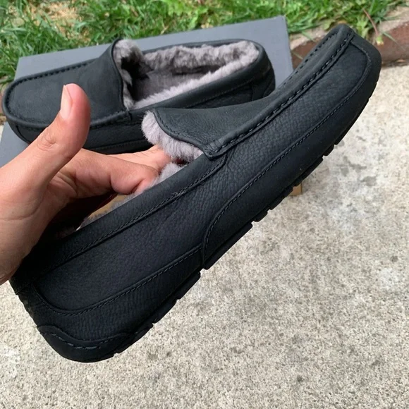 UGG Mens Slippers Ascor Leather Size 11 & Size 8 Black Nwt - Picture 3 of 8